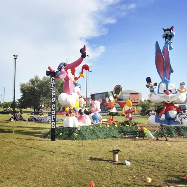 Fin de año: La Plata se prepara para la tradicional quema de muñecos