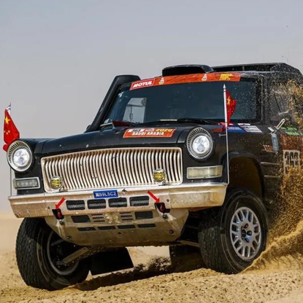 Corrieron el Dakar con una copia de un auto presidencial chino