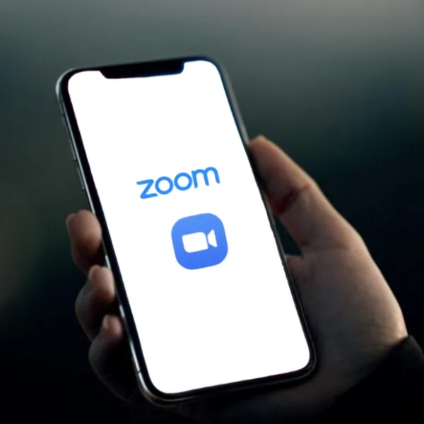 La aplicación Zoom envía los datos del dispositivo a Facebook