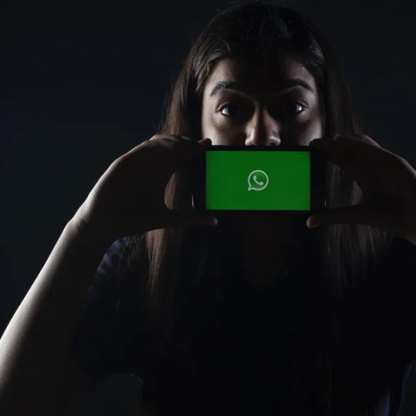 WhatsApp limita el reenvío de mensajes para combatir la información falsa