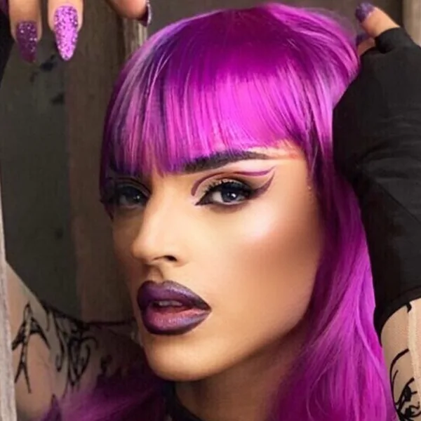 Nikka Lorach, la cantante drag queen que presentó su canción en lenguaje inclusivo