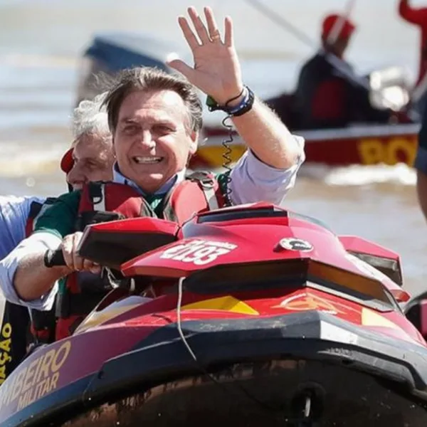 Brasil supera los 10 mil muertos por coronavirus mientras Jair Bolsonaro pasea en jet-ski
