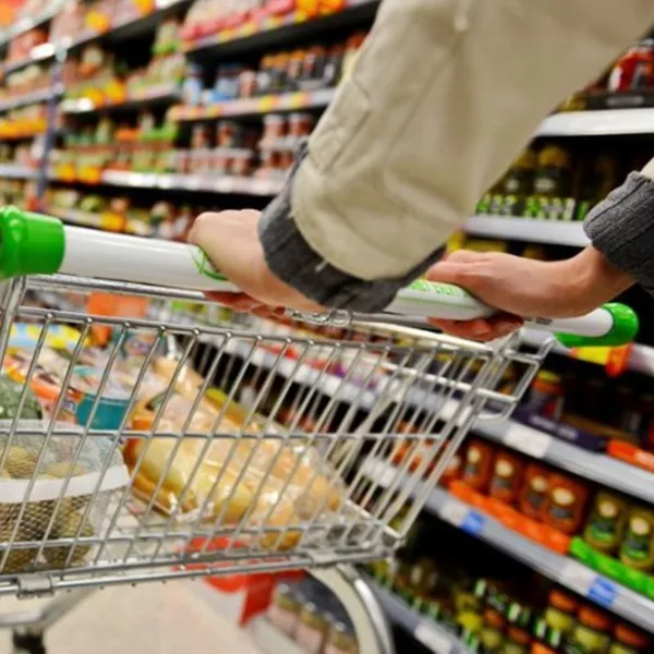 Por la cuarentena, el consumo en supermercados subió 4,1% en abril
