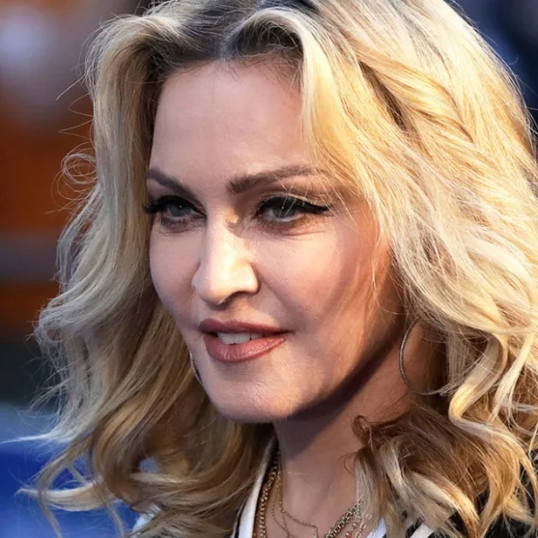 Madonna se unió a la protesta "Black Lives Matter" en muletas y sin tapaboca