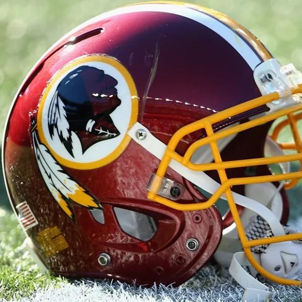 Redskins de la NFL cambian su nombre y su logo tras 87 años