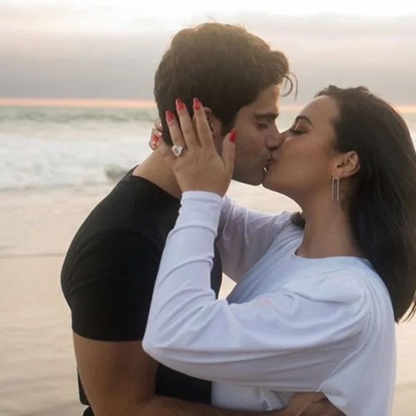 Demi Lovato anunció su compromiso con Max Ehrich
