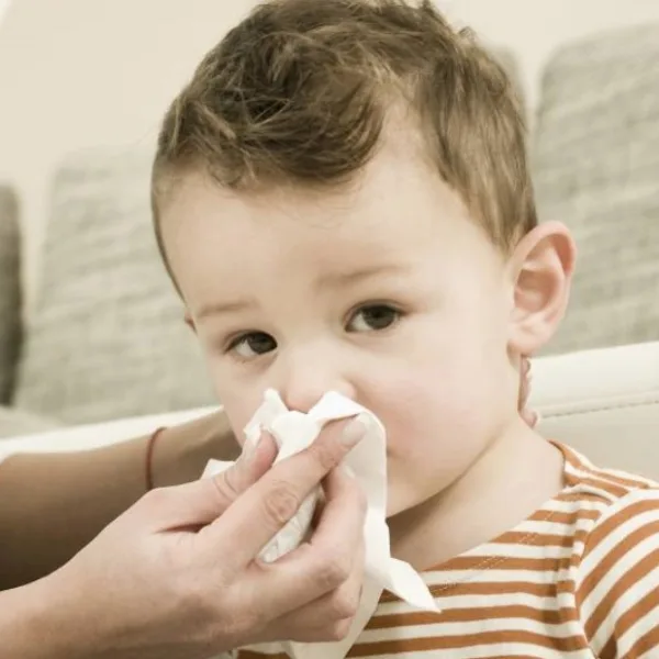 Niños: ¿Cómo diferenciar si tiene covid-19, gripe o resfrío?