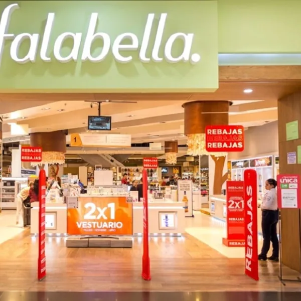 Falabella evalúa opciones y no descarta una salida del país