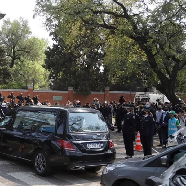 Despedida al policía asesinado: asistieron Frederic y Berni