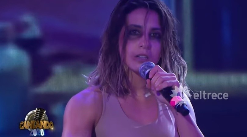 Cinthia Fernández cantó contra la violencia de género