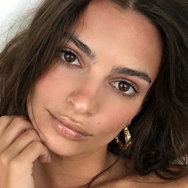 Emily Ratajkowski anunció su embarazo en redes