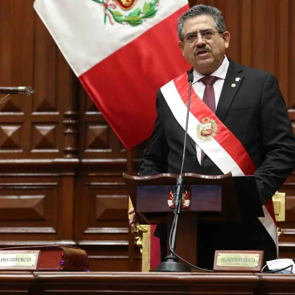Perú: en medio de fuertes protestas, Manuel Merino asumió la Presidencia