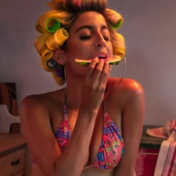 La Lulu presenta su single "Estoy Hot"