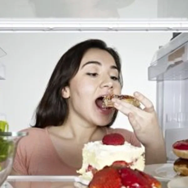 Las emociones y las fiestas: por qué pueden devenir en un atracón de comida