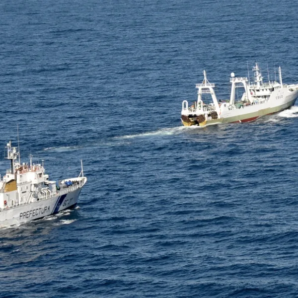 Alertan por centenares de pesqueros chinos que se dirigen al Mar Argentino