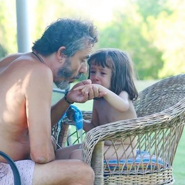 El tierno relato de Pablo Granados, que le curó una herida a su nieta