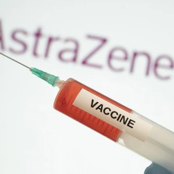 La UE podría autorizar antes de fin de mes la vacuna de Oxford-AstraZeneca