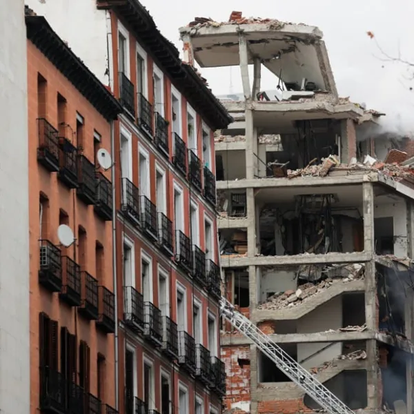 Explosión en el centro de Madrid destruyó varios pisos de un edificio: hay al menos dos muertos y decenas de heridos