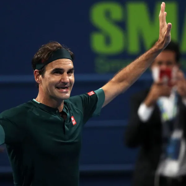 Roger Federer volvió a jugar tras 405 días y lo hizo con victoria en Doha