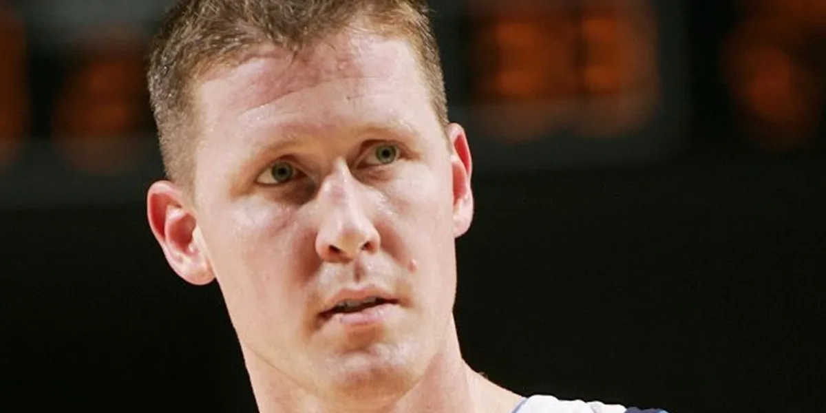 Shawn Bradley, el jugador de la NBA y de "Space Jam" que quedó paralizado Filo News