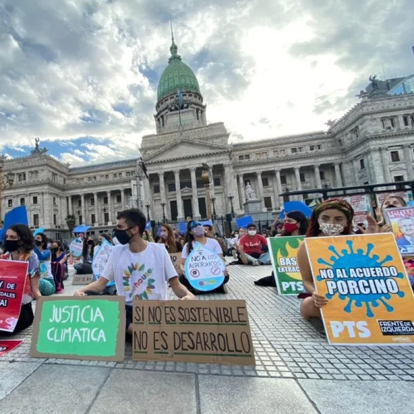 22M - El ambiente volvió a las calles