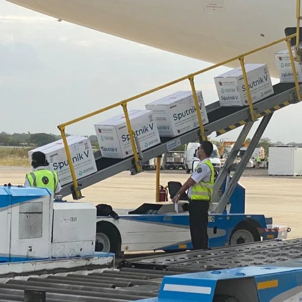 Llega a la Argentina un nuevo cargamento de vacunas Sputnik V contra el Covid-19