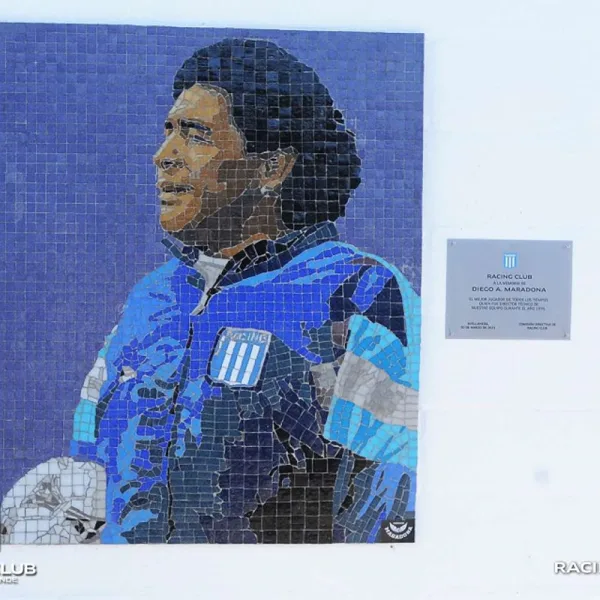 Racing Club inauguró un mural de Maradona en mosaico en el Cilindro
