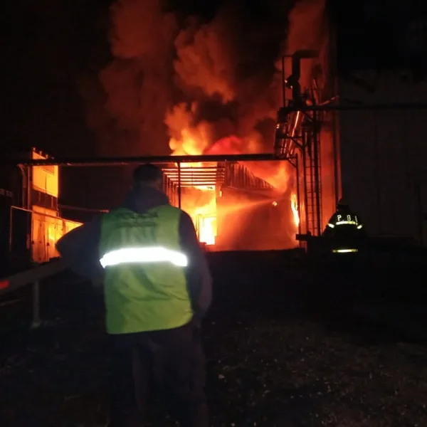 Imágenes: impactante incendio en la fábrica Cagnoli de Tandil
