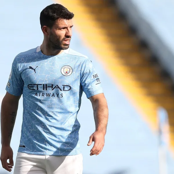 Se filtró la camiseta de Manchester City para la despedida de Sergio Agüero