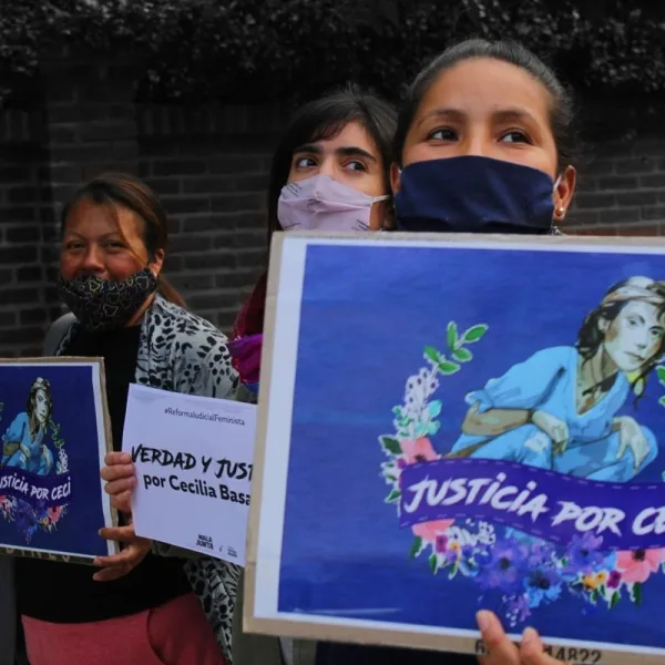 Organizaciones y familiares de Cecilia Basaldúa realizan marcha a un año del crimen
