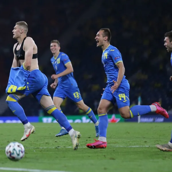 Ucrania hizo historia en Escocia y por primera vez está en cuartos de Eurocopa