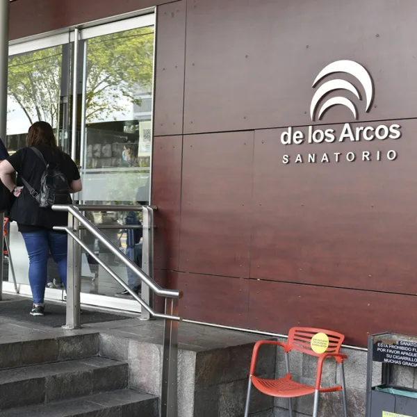 Clínicas privadas suspenden atención a casos no urgentes para reclamar aumentos