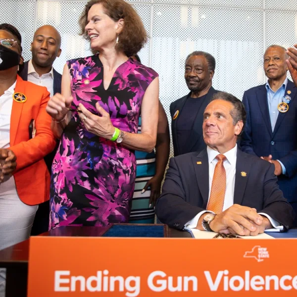 EE.UU: Nueva York, el primer estado en limitar la venta de armas