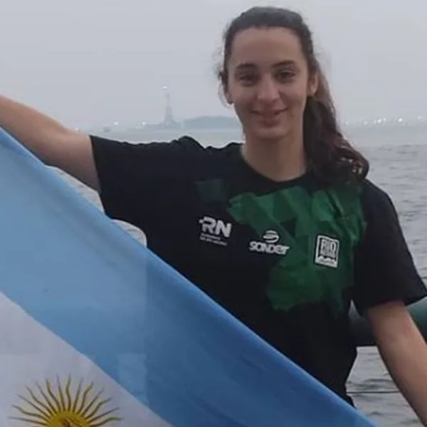 La nadadora Ailén Lascano Micaz cumplió el desafío "20 puentes de la isla de Manhattan"