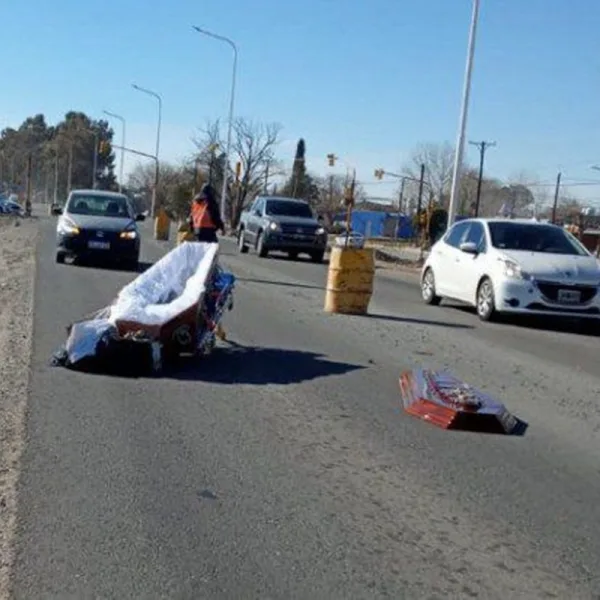 Neuquén: un coche fúnebre perdió un ataúd y quedó abierto en plena ruta