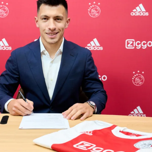 Lisandro Martínez renovó contrato con el Ajax