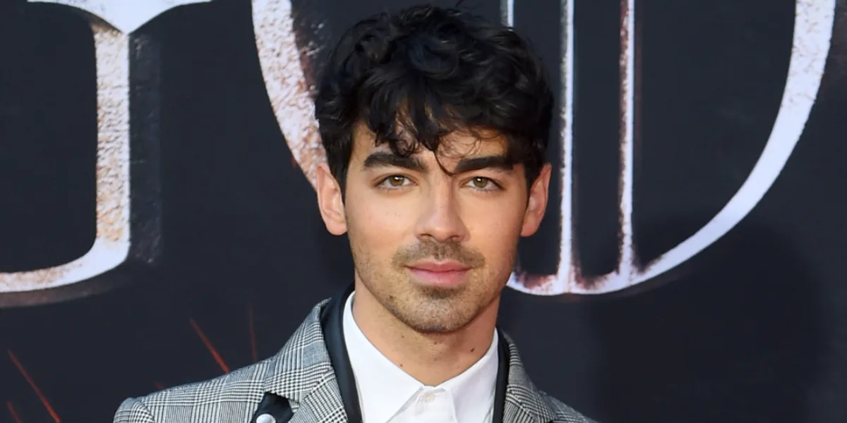 Joe Jonas incursiona en la música country en la serie The Righteous Gemstones Filo News