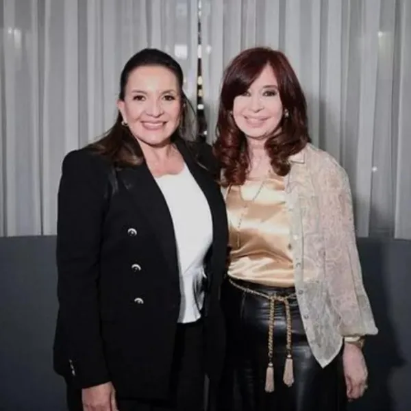 Cristina Kirchner se reunió con Dilma Rousseff en Honduras