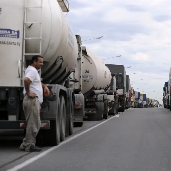 Rutas bonaerenses: restringen el tránsito a camiones por el recambio ...