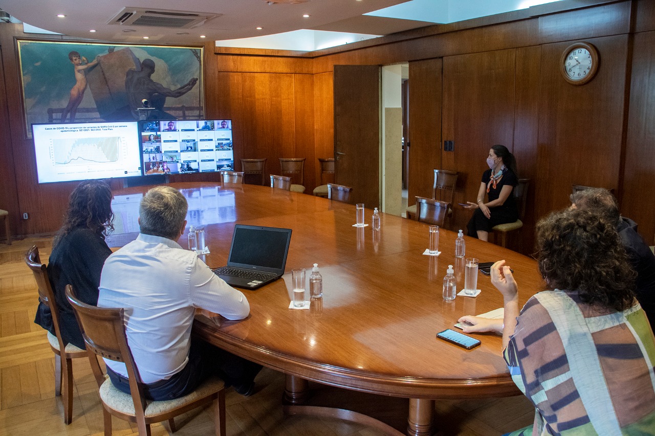 Carla Vizzotti en la reunión de Cofesa