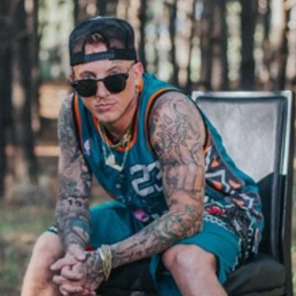 El Polaco estrenó su nuevo videoclip de la reversión: "Pídeme la luna"