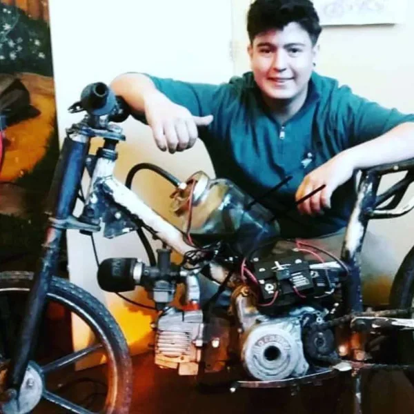 Joven salteño diseñó una moto que funciona con agua salada