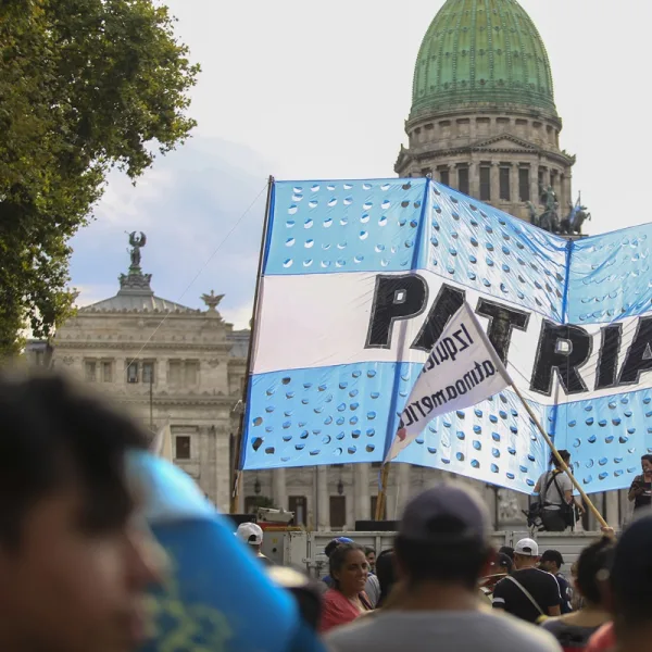 Organizaciones sociales y políticas marcharon contra el FMI frente al ...