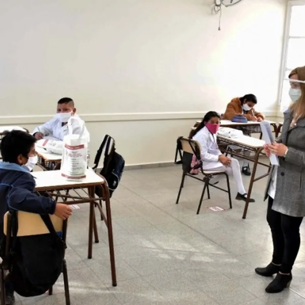 Desde hoy, deja de ser obligatorio el uso del barbijo en las escuelas de la Ciudad