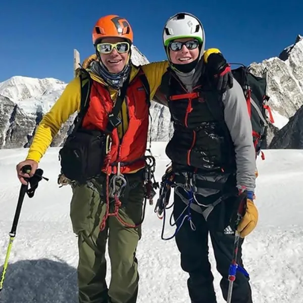 Un andinista argentino quedó atrapado 23 minutos en la nieve tras una avalancha