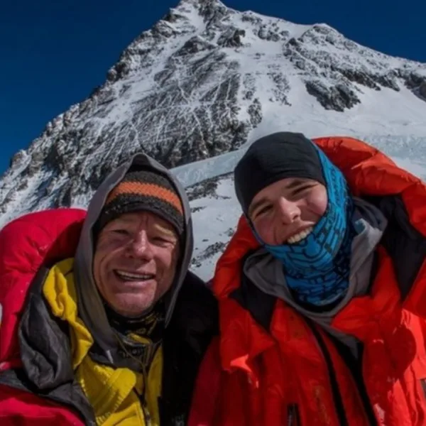 El argentino que escaló 13 veces el Everest quedó atrapado en una avalancha y sobrevivió