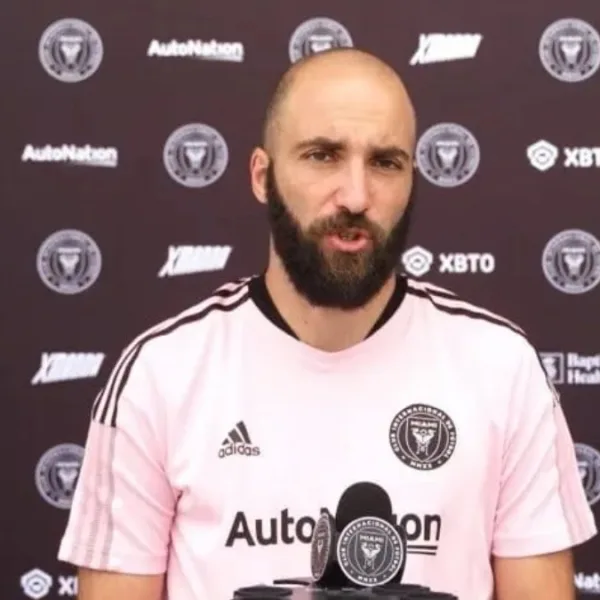 Gonzalo Higuaín desmintió los dichos de su padre sobre su retiro del fútbol