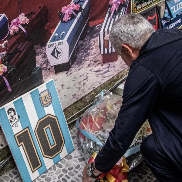 José Mourinho estuvo presente en el homenaje a Maradona