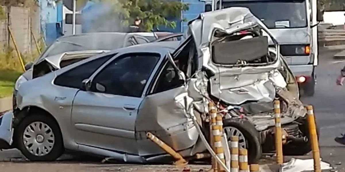 Choque en Panamericana un camión embistió a dos autos en el peaje de