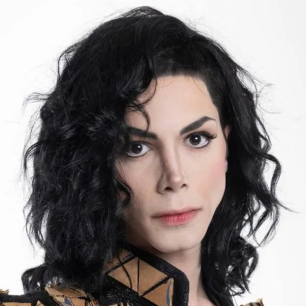 Agredieron a un imitador de Michael Jackson pensando que era Felipe Pettinato